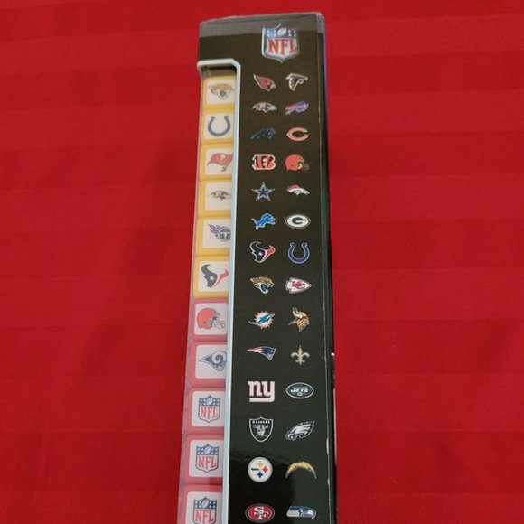 2018 N.F.L., FANZY / YAHTZEE GAME, STILL SEALED!!! - Picture 2 of 5